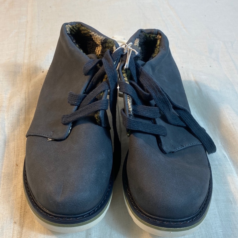 Cat&jack boy’s navy color shoes size 2 new